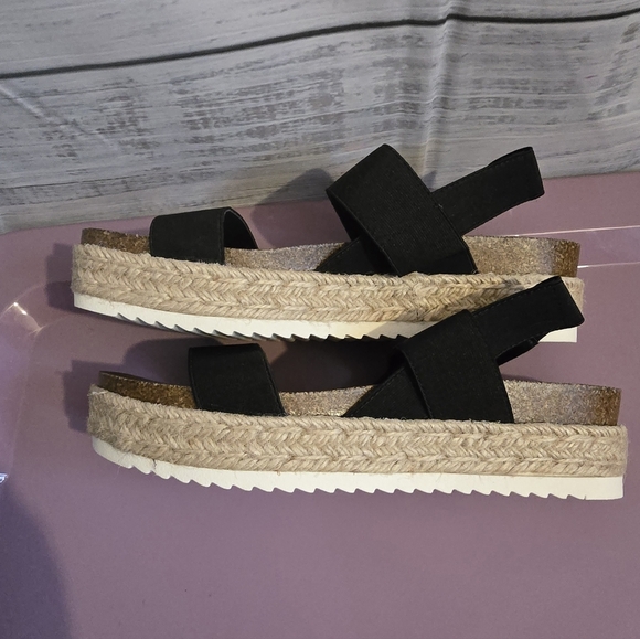 New Madden Girl Strappy Platform Sandals in Black, Size 8 - Picture 4 of 5